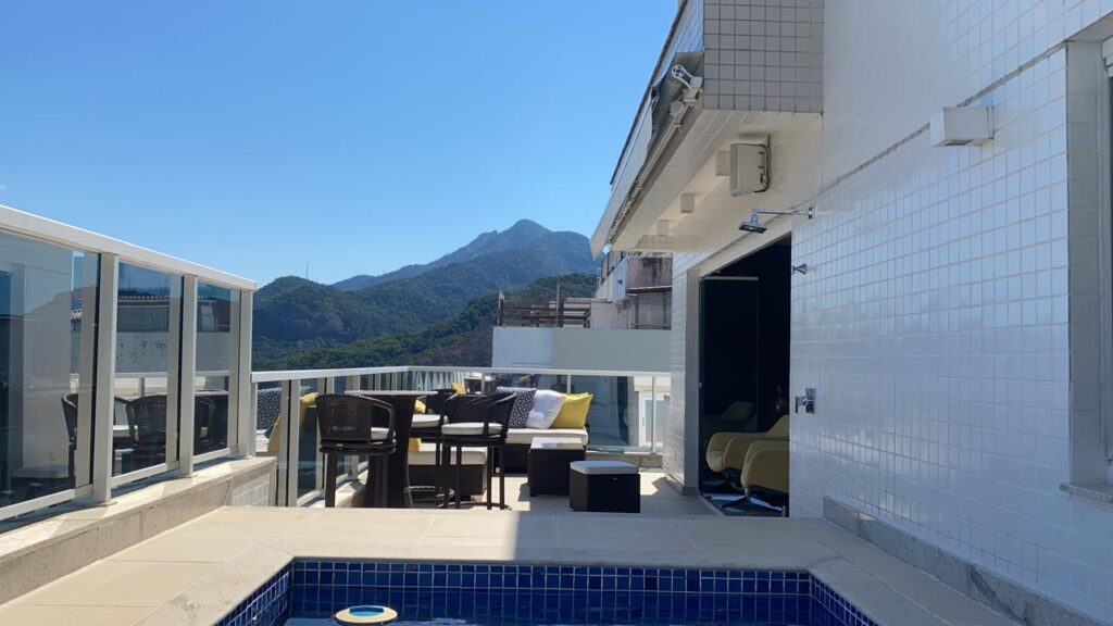 capa cobertura linear na praia da barra